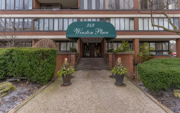 349 St.Clair AVE W #402,  Toronto C02,  ON M5P 1M3