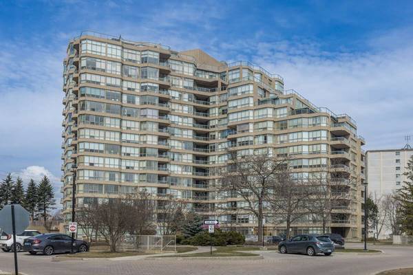 20 Guildwood Pkwy #PH14, Toronto E08, ON M1E 5B6