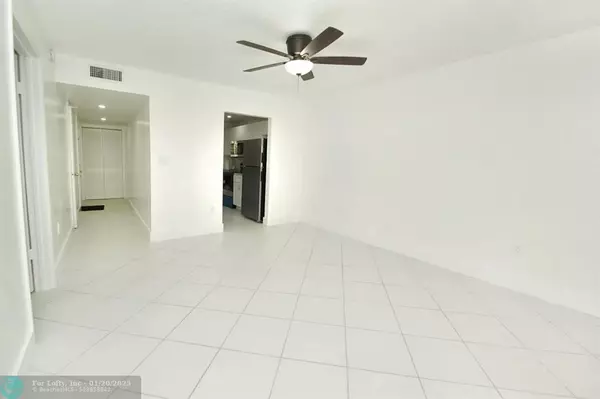 Plantation, FL 33313,7451 NW 16th St  #109