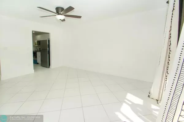 Plantation, FL 33313,7451 NW 16th St  #109