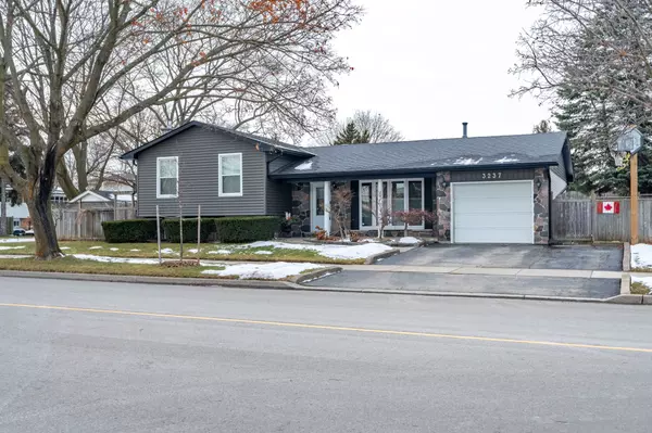 3237 Woodward AVE, Burlington, ON L7N 2M6