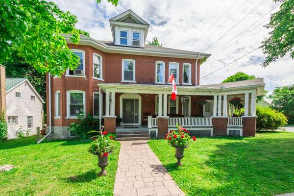 81 Henry ST, Quinte West, ON K8V 3T6