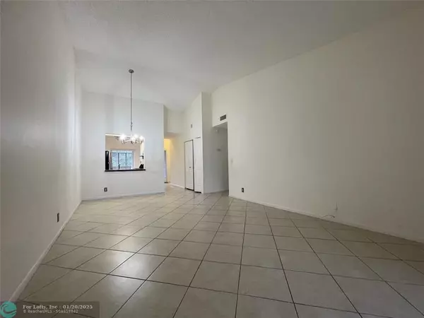 Deerfield Beach, FL 33442,2067 SW 15th St  #240