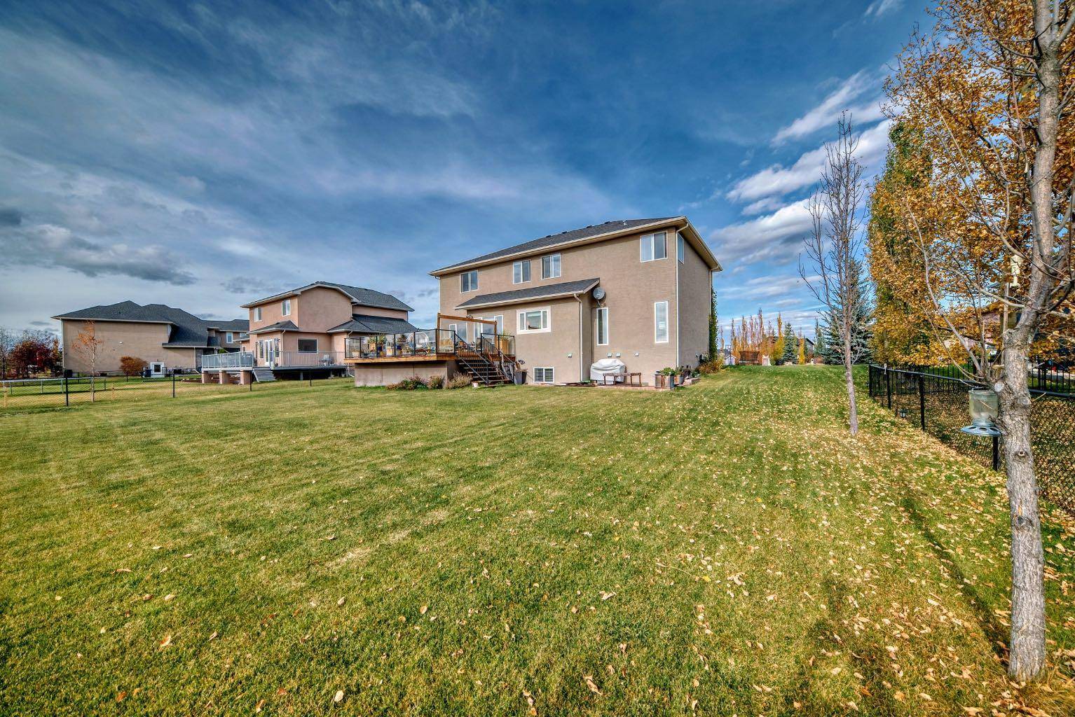 122 Montenaro CRES,  Rural Rocky View County,  AB T4C 0A5