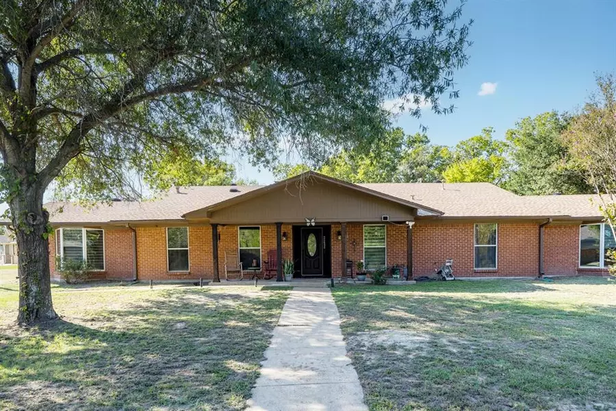 803 E 8th Street, Kemp, TX 75143