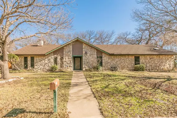 1744 Jeannie Lane, Hurst, TX 76054