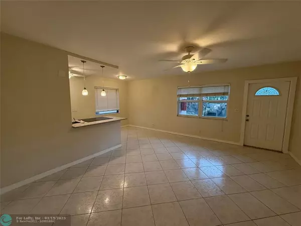 Pompano Beach, FL 33060,510 SW 15th St  #106