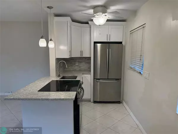 Pompano Beach, FL 33060,510 SW 15th St  #106