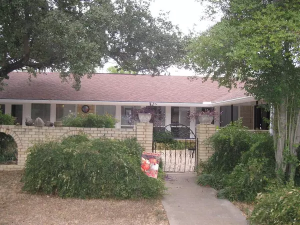 1 Sierra Drive W, Breckenridge, TX 76424