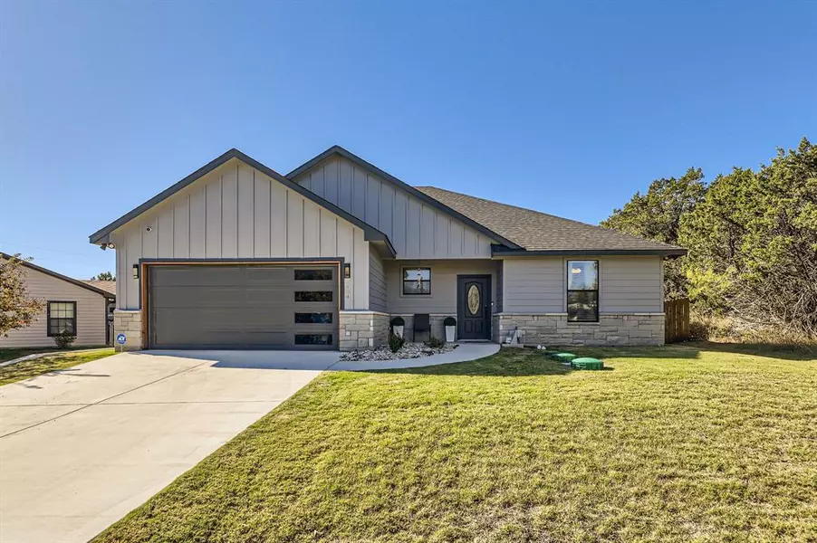 2404 Beverly Drive, Granbury, TX 76048