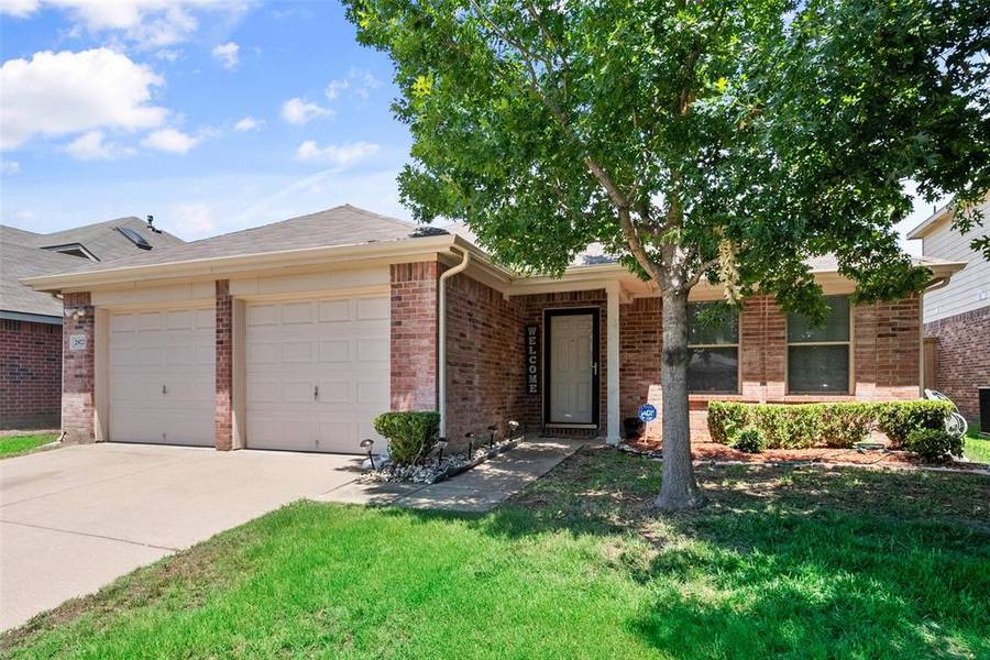 2872 Park Place Drive, Grand Prairie, TX 75052