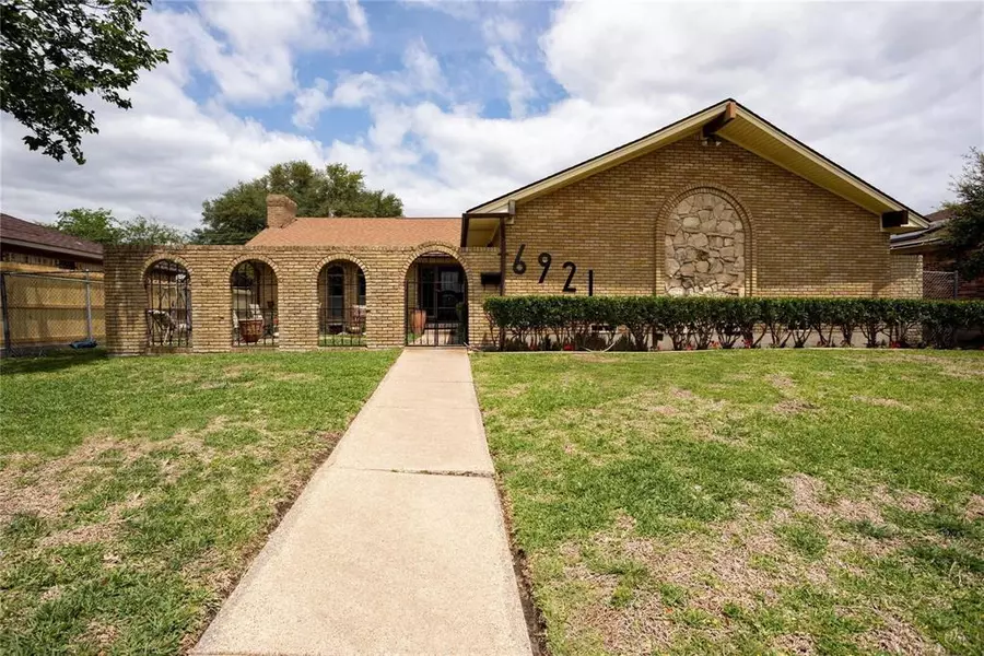 6921 Pickrell Drive, Dallas, TX 75227