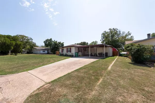 Henrietta, TX 76365,1005 E Wichita Street