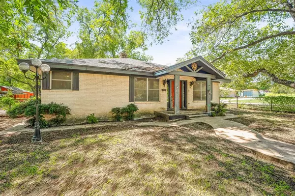 De Leon, TX 76444,232 W Pecan Avenue