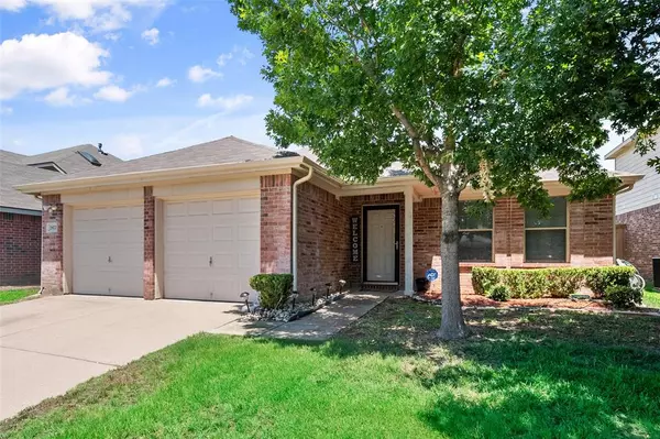 2872 Park Place Drive, Grand Prairie, TX 75052