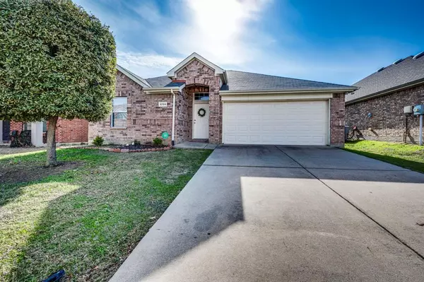 5704 Valley Stream Way, Fort Worth, TX 76244