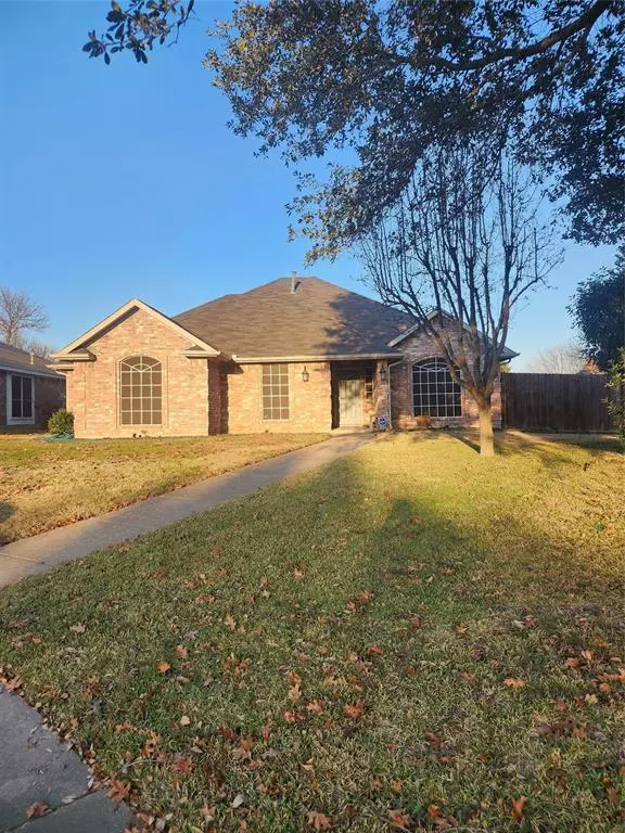 853 Woodridge Circle, Desoto, TX 75115