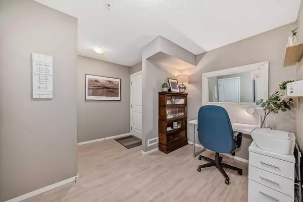 Calgary, AB T2X2B9,81 Legacy BLVD SE #2140