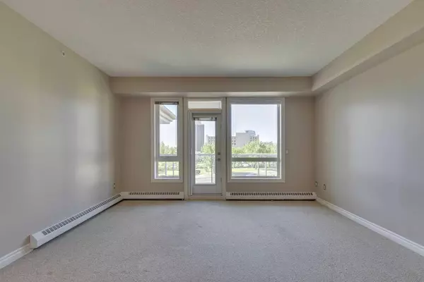 Calgary, AB T2L 0Y2,3111 34 AVE NW #426