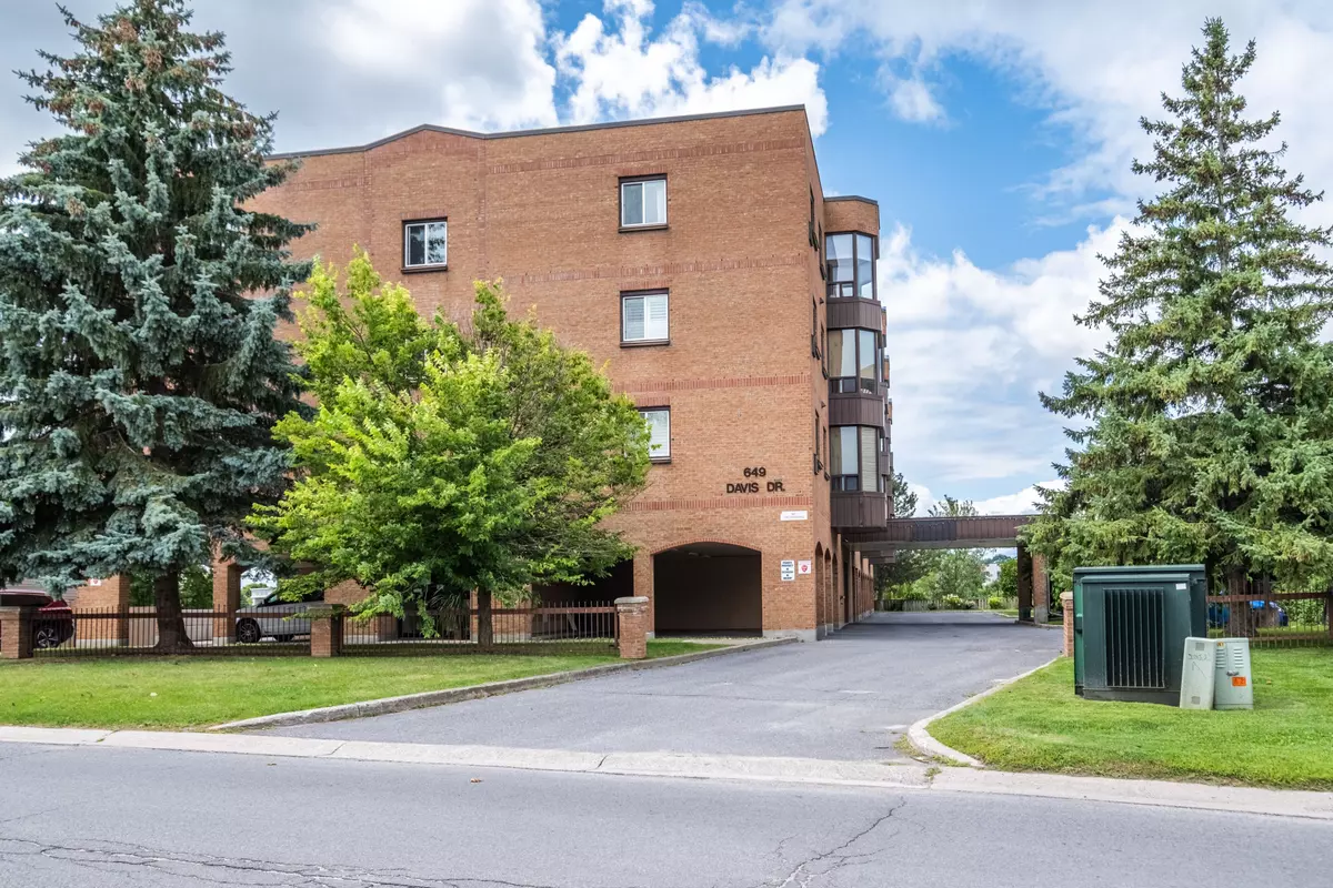 Kingston, ON K7M 8J3,649 DAVIS DR #402