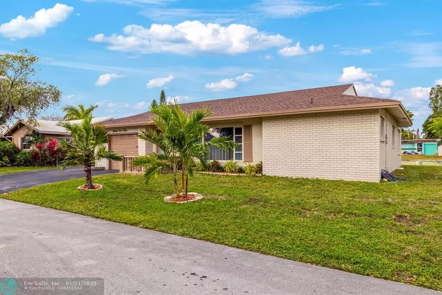 7201 NW 77th St, Tamarac, FL 33321