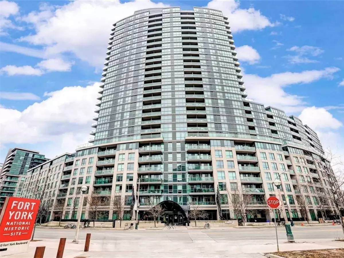 Toronto C01, ON M5V 1B2,231 Fort York BLVD #704