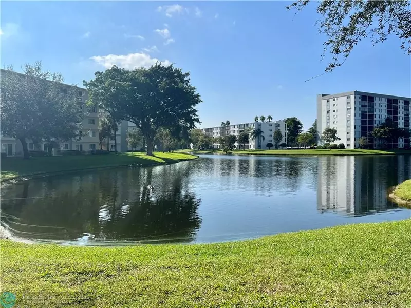 2216 N Cypress Bend Dr  #210, Pompano Beach, FL 33069