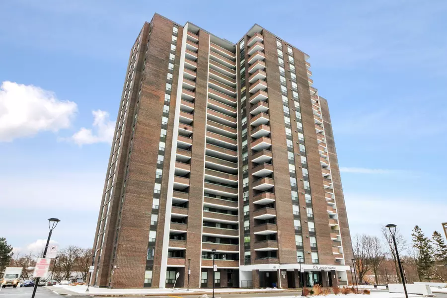 1535 Lakeshore RD E #905, Mississauga, ON L5E 3E2