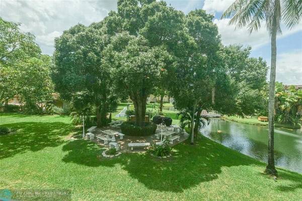 Lauderdale Lakes, FL 33313,5071 W Oakland Park Blvd  #209