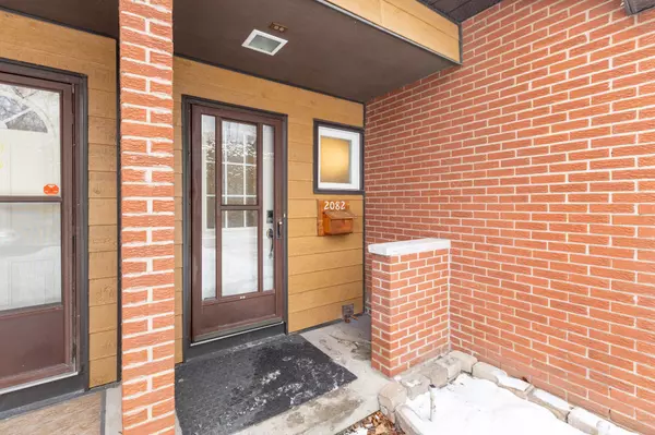 Blackburn Hamlet, ON K1B 4V9,2082 Orient Park DR #54