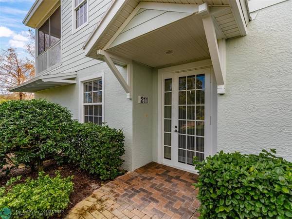 Vero Beach, FL 32962,2340 SW Water Oak Ct  #211