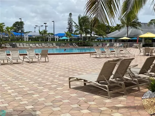 Deerfield Beach, FL 33442,331 Newport V  #331