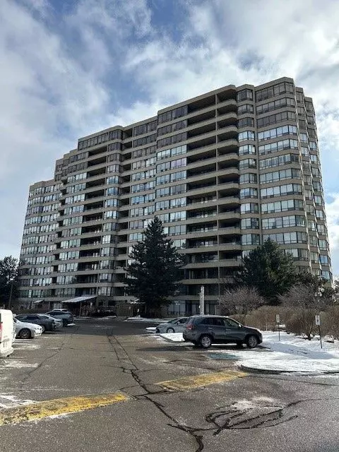 32 Clarissa DR #627, Richmond Hill, ON L4C 9R7