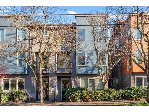 8028 N BURLINGTON AVE, Portland, OR 97203