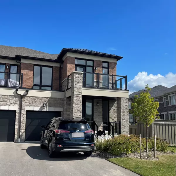 6 Stubbs LN, Aurora, ON L4G 3Y3