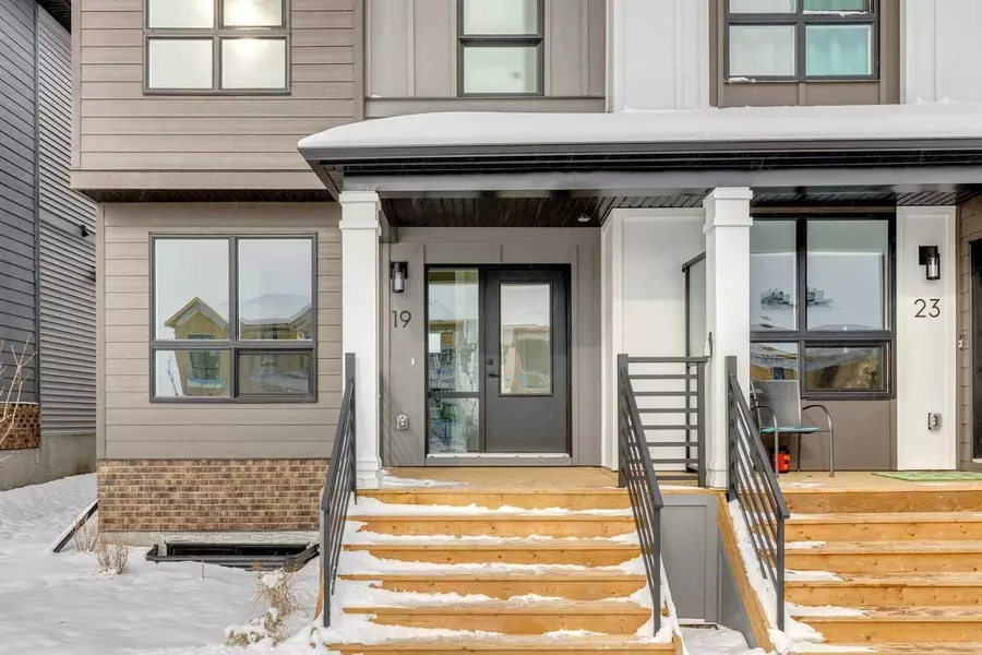 95 Silverton Glen GN Southwest, Calgary, AB T2X 5B7