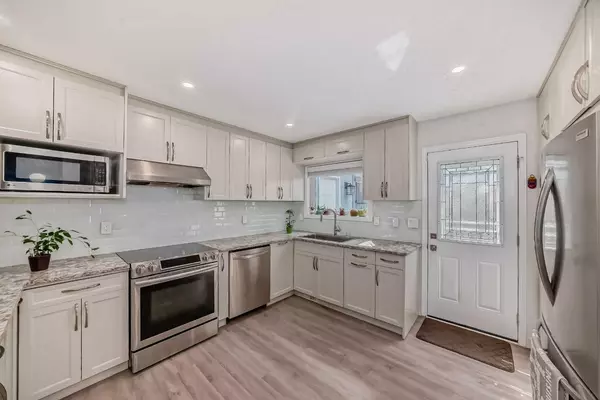 23 Sanderling Rise Northwest, Calgary, AB T3K 3B1