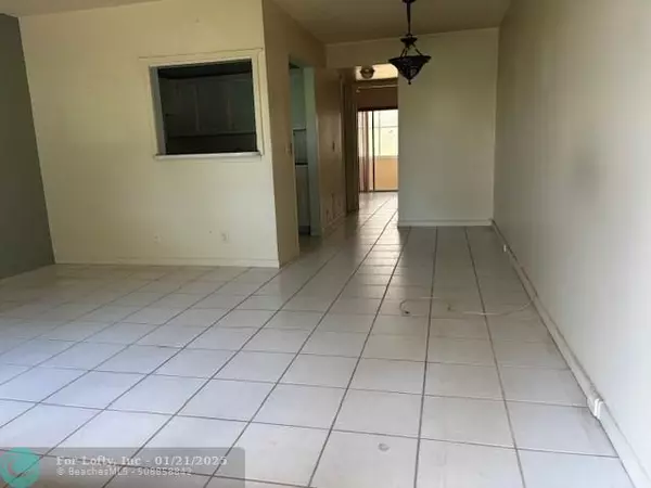 West Palm Beach, FL 33417,319 Chatham P  #319