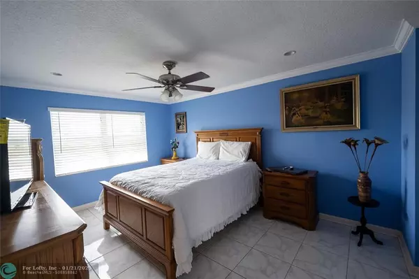 Sunrise, FL 33322,9350 Sunrise Lakes Blvd  #304