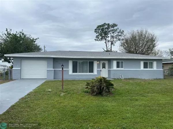 476 SE Galleon Ln, Port St Lucie, FL 34983