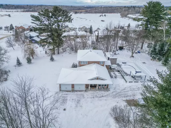 222 Golf Course RD, Callander, ON P0H 1H0