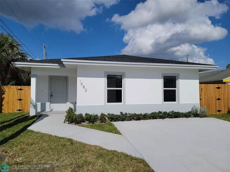 1582 W 16TH, Riviera Beach, FL 33404