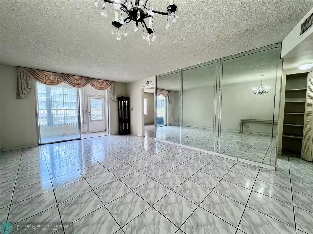 Sunrise, FL 33322,9181 Sunrise Lakes Blvd  #104