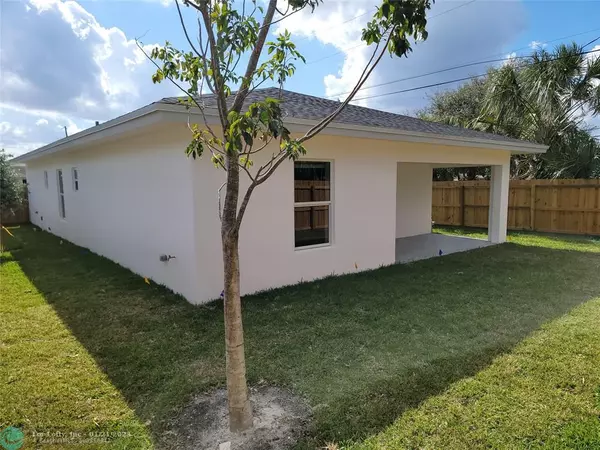 Riviera Beach, FL 33404,1582 W 16TH