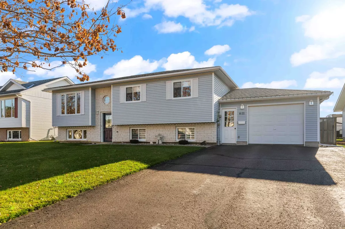 Renfrew, ON K8A 3Y8,611 Moss DR