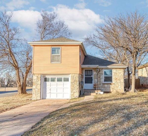 921 Dunn Avenue, Clinton, OK 73601