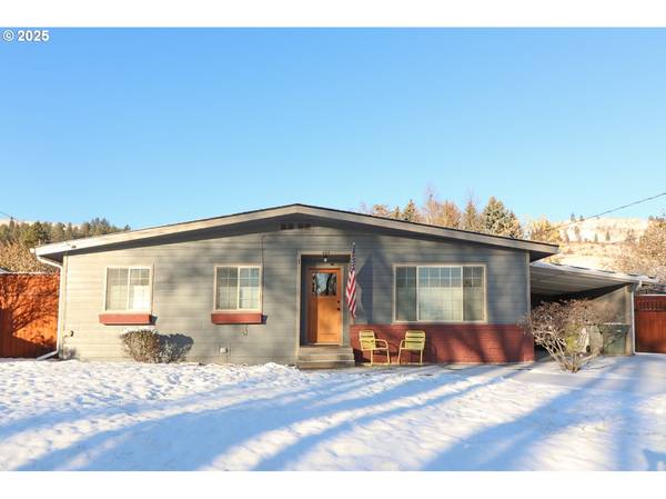 404 CEDAR ST, La Grande, OR 97850