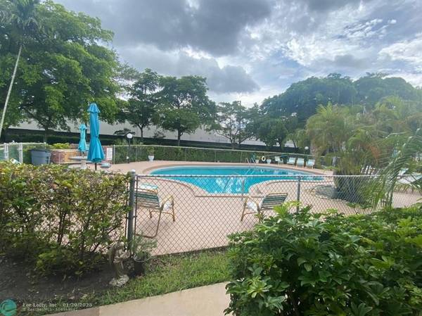 3701 Tyler St #105,  Hollywood,  FL 33021