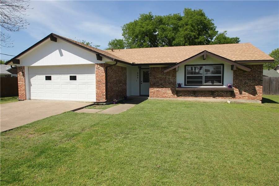 608 E Gee Street, Pilot Point, TX 76258