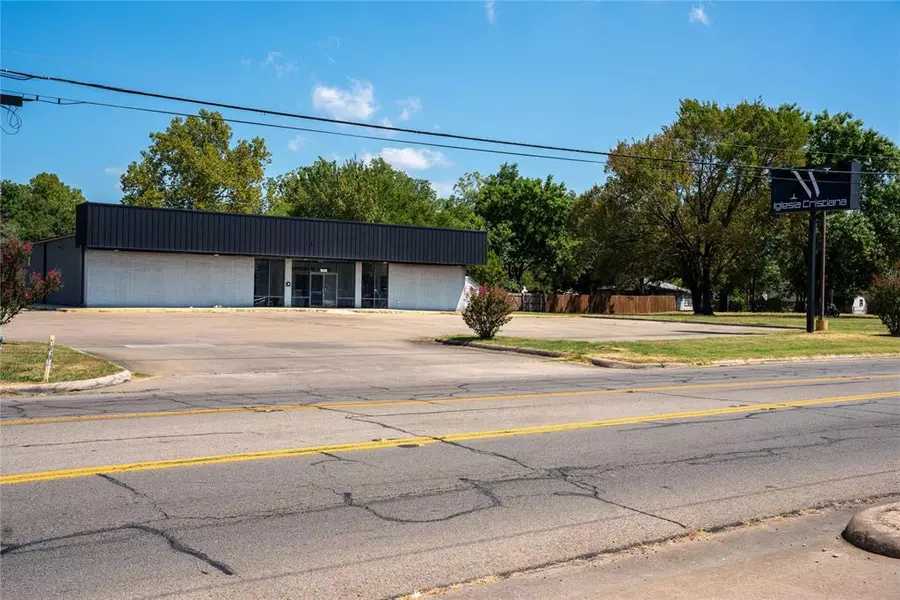 1828 Bonham, Paris, TX 75460